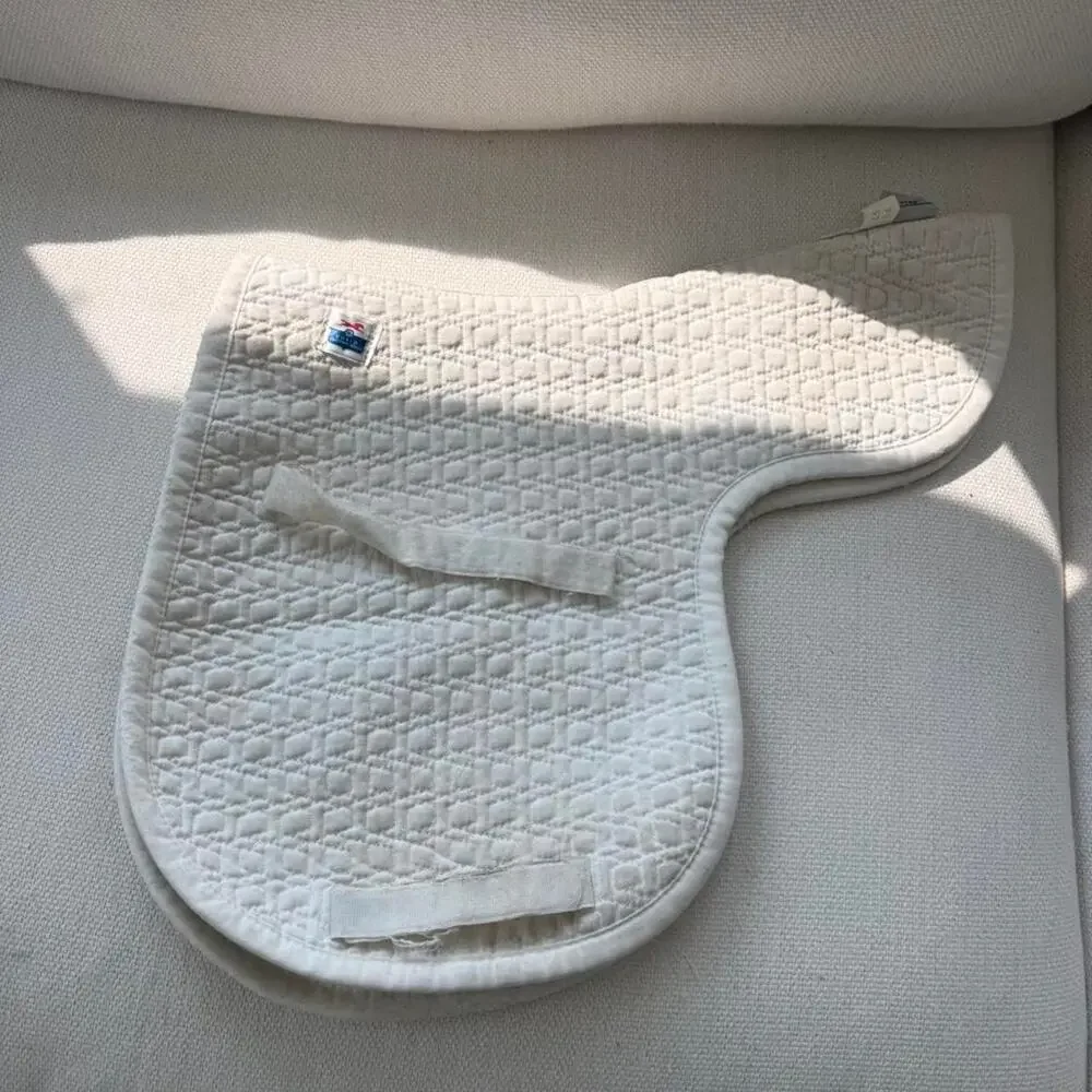Mattes white quilted english saddle